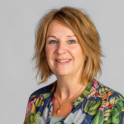 Anja Van der Linden, Linden Loopbaan